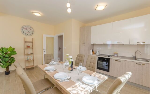 Apartments Luxury and Sea View