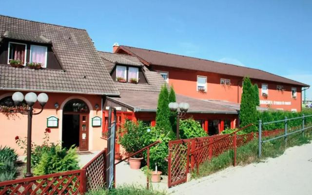 Vasmacska Panzió