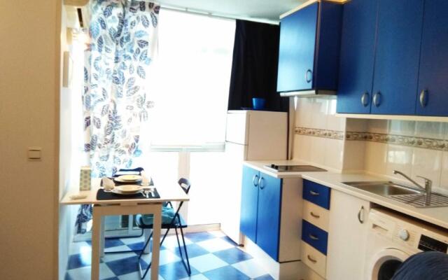 M3 904 Azul Mediterráneo bonito y confortable estudio
