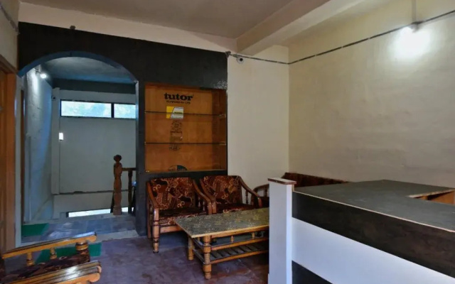 OYO 27987 Hotel Veer