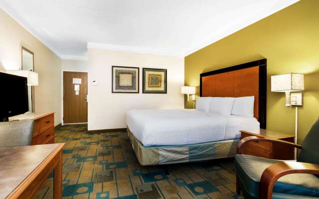 La Quinta Inn & Suites by Wyndham St. Pete-Clearwater Airpt