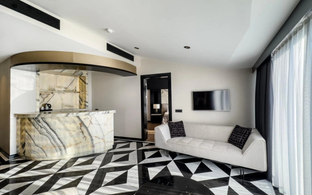 Charisma De Luxe Hotel