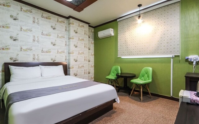 Jeonju Uadong Cheotmajung