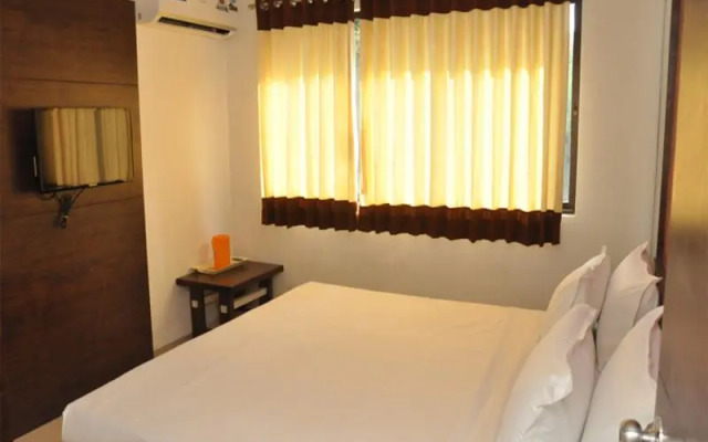 OYO 16880 Hotel Ambica