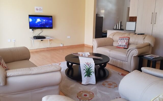 Lolos Exquisite Two Bedroom Apartment