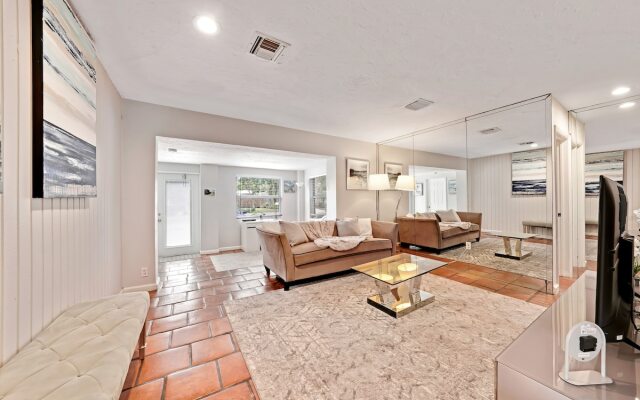 Poinsettia FTL Home by PMI