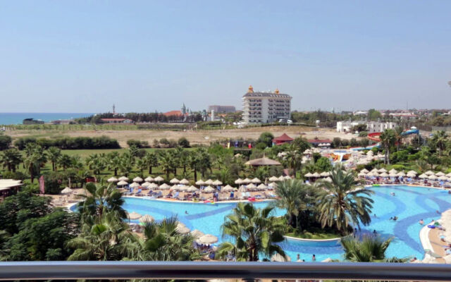 Seaden Sea World Resort & Spa