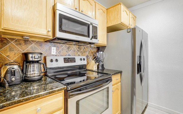 Walkable Scottsdale Condo w/ Pool Access!