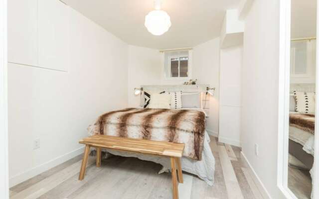 1 Bedroom Trendy Condo in Trinity Bellwoods