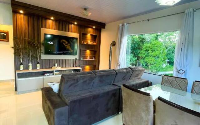 Belíssima Casa com 3 Suítes em Urubici