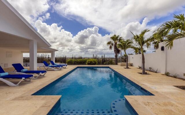Breathtaking Views 2br3ba Private Pool Large Space