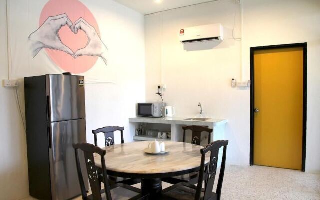 OYO HOME 90647 Mac Inn 94