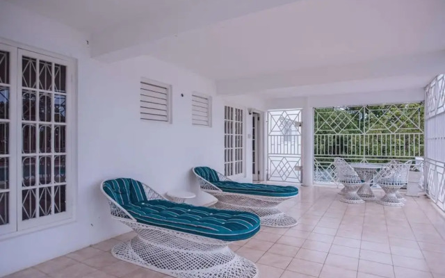 Lawrence Pool House