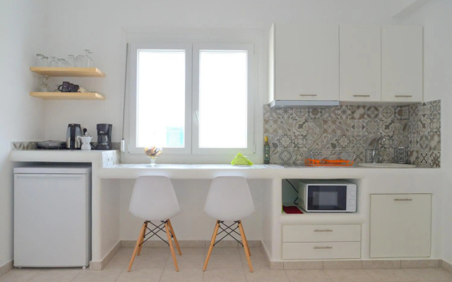 Hotel Glaronissia Rooms & Suites