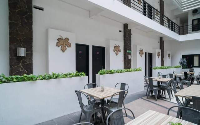 Sans Hotel FiFFa Premiere Malang
