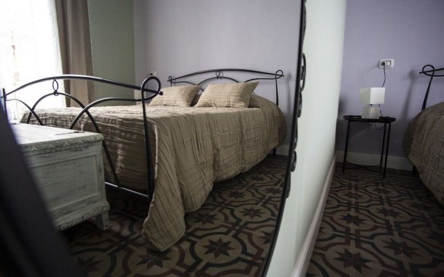 Re Carlo Rooms