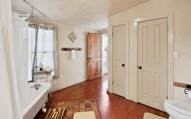 Czech 1 Bedroom Cabin by RedAwning