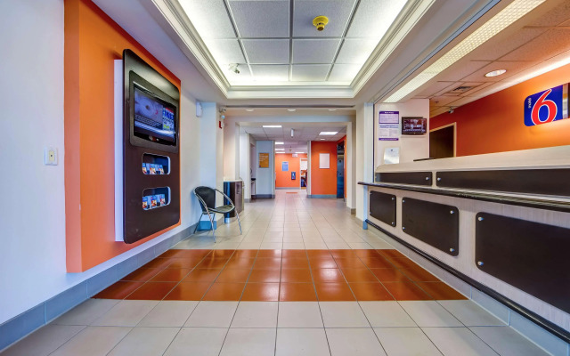 Motel 6 Burlington, ON - Toronto West - Oakville
