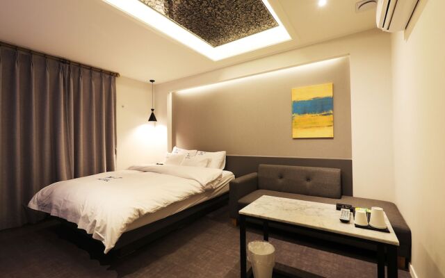 M7 hotel