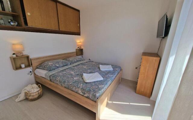 Studio apartman Karla