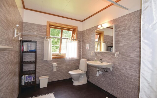 Awesome Home in Ed With 4 Bedrooms and Wifi