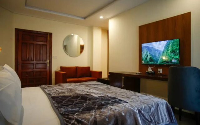 Grand Premium Continental Hotel