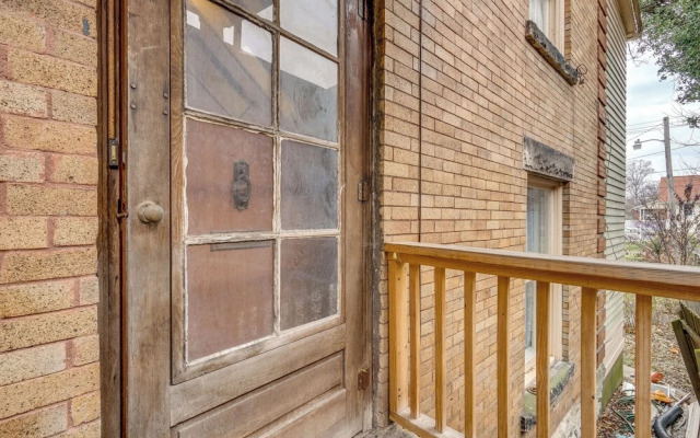 Walk to Garden & Restaurants: Zanesville Apartment