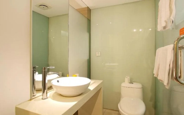 Yunqi Hotel
