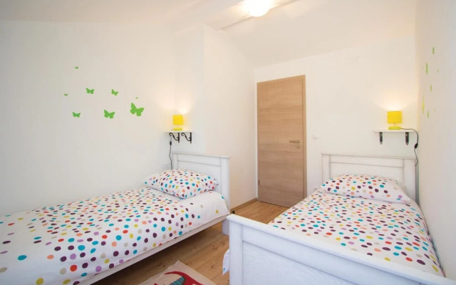 Stunning Home in Filipana With Wifi and 2 Bedrooms