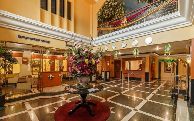 RedDoorz Plus near Dunia Fantasi Ancol