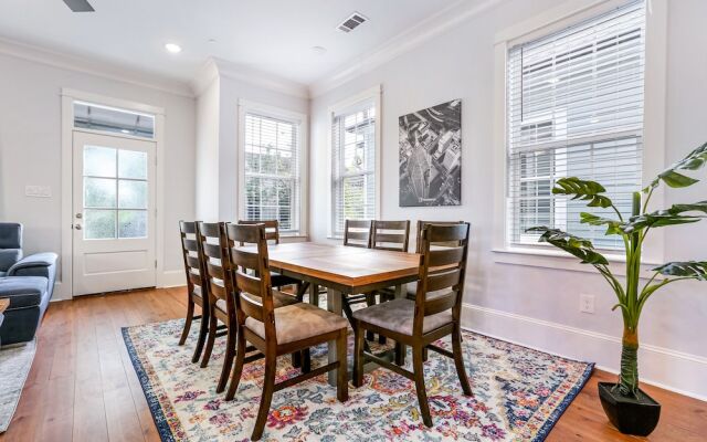 Stunning Modern and Fully-Upgraded 5 BR with Pool