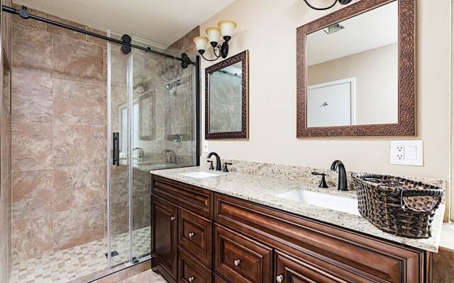 Shadow Mountain Retreat 4BR by Casago