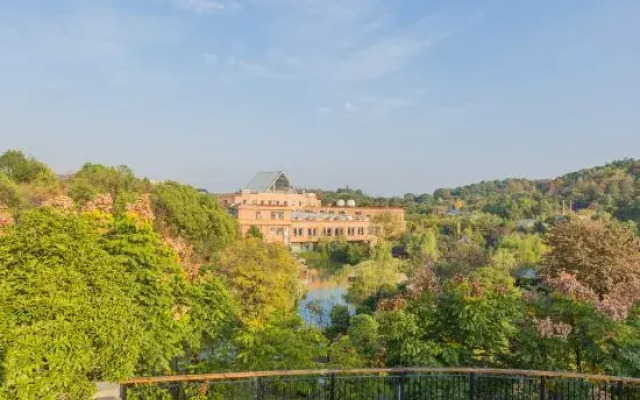 Floral Hotel · Xianning Hot Spring Valley