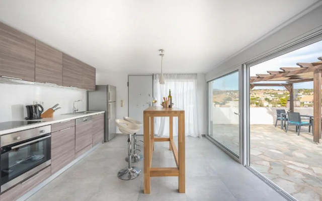 Panorama Residence 2min drive from the Beach
