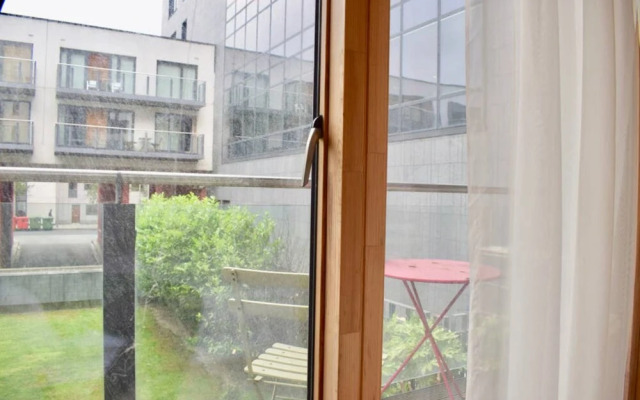 Modern Apartment in Silicon Docks With Balcony