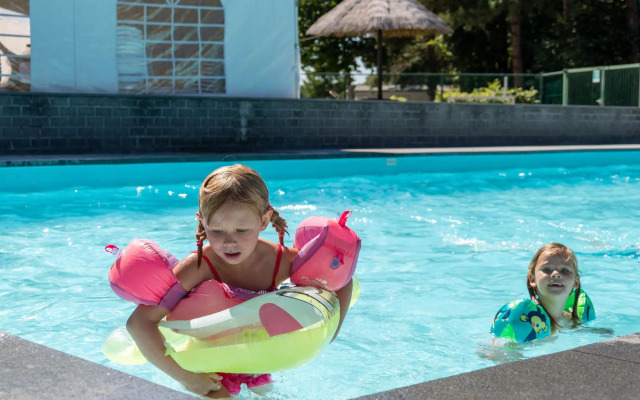 Neat Chalet With Microwave, Near Antwerp