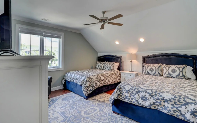 4 Shore Crest Ln