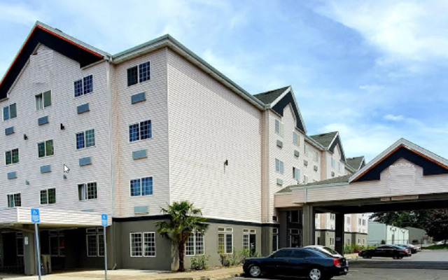 Portland Suites Airport East