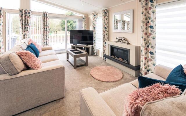 The Crucible lodge with Hot Tub