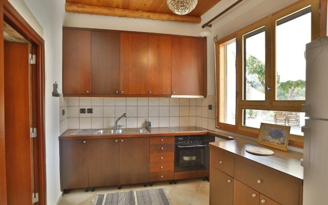 Ontas by Praxithea Traditional Home