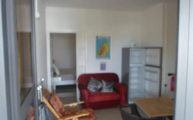 Studio Solitaire Ideal for two Adults - Garden View 1