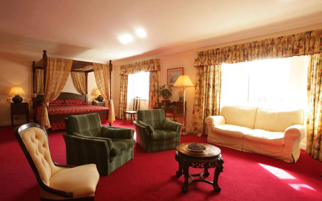 Twin Trees Hotel