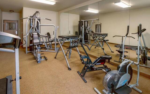 Econo Lodge Inn & Suites Bridgeport