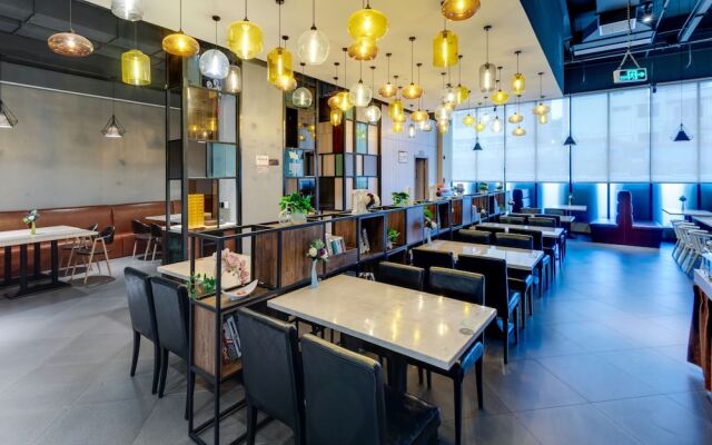 W Kardon Hotel