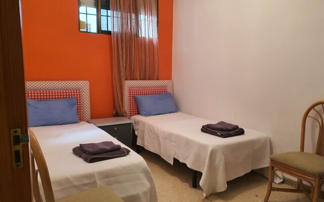 Budget Rooms at Jumbo (15 minutes walk)
