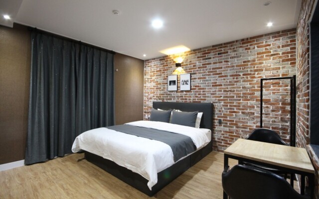 Brown Dot Hotel Jinhae