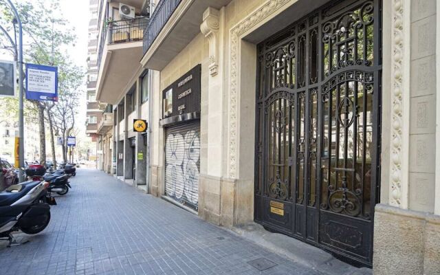 Spacious 4 Bed Apt Close To Sagrada Familia Temple