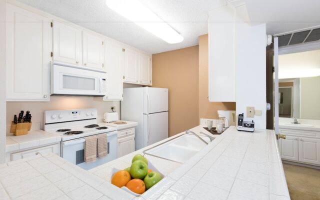 Oakwood Toluca Hills