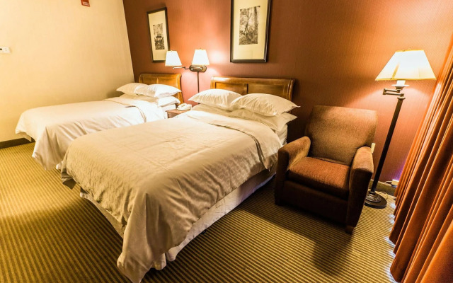 Sheraton Eatontown Hotel