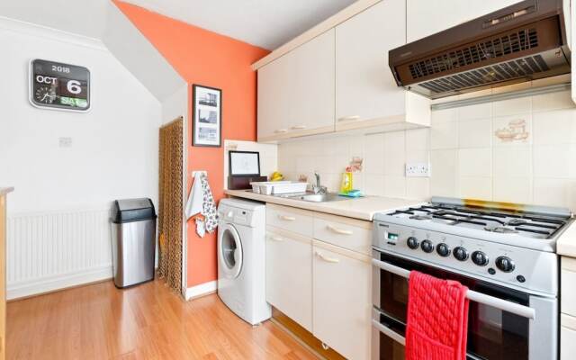 Spacious 2 Bedroom Apartment in Cricklewood